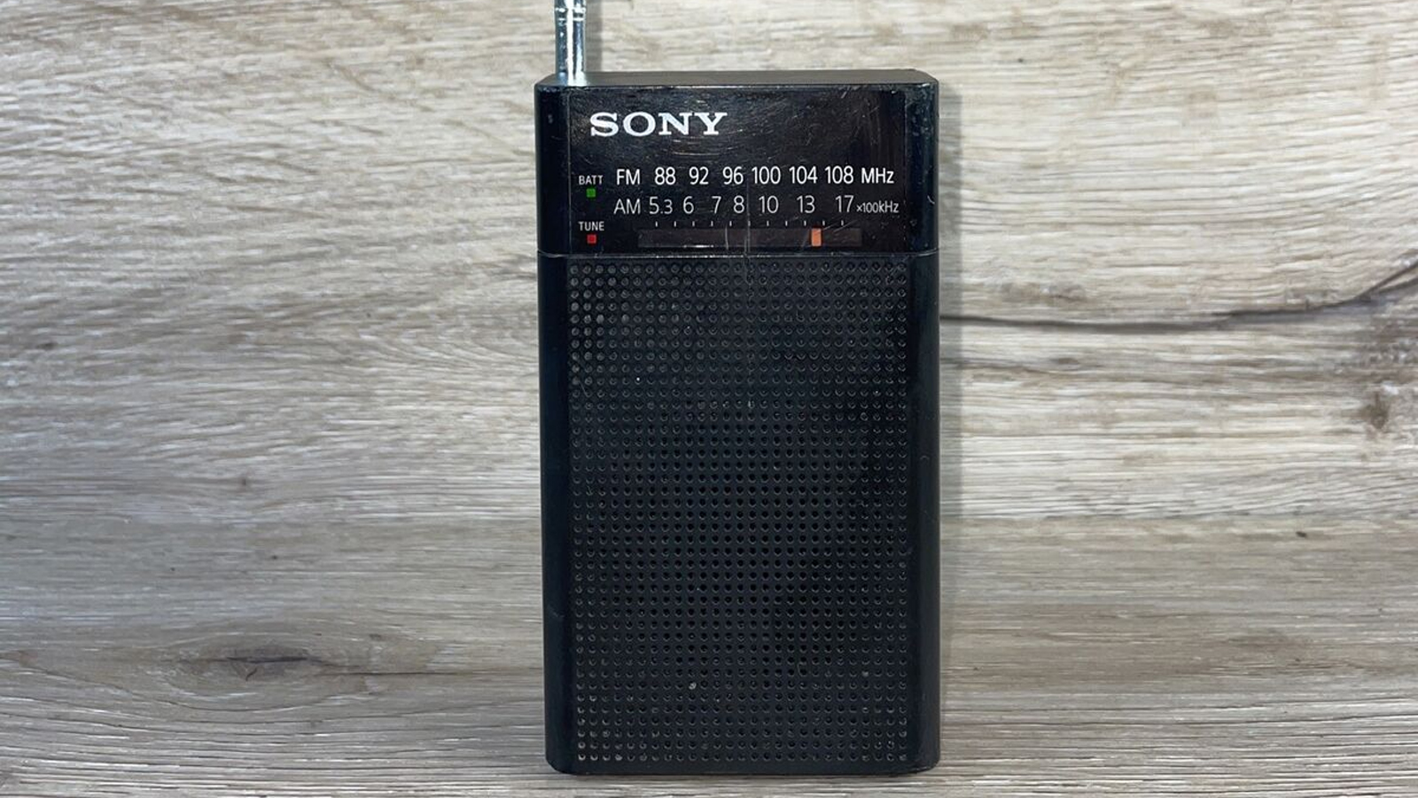 خرید و قیمت رادیو جیبی سونی مدل RADIO SONY ICF-P26