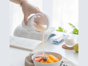 شیکر ورزشی شارژی اکیورا مدل E0011