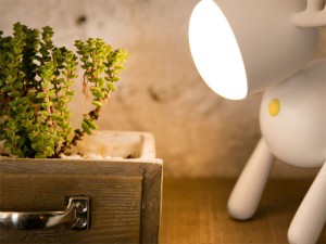 چراغ رومیزی سیلکونی فانتزی شارژی طرح گوزن مدل L17