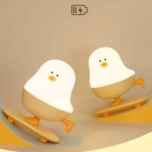 چراغ خواب فانتزی رومیزی طرح جوجه اسکیت‌سوار مدل L63