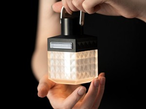 چراغ کمپینگ و پاور بانک شارژی ضدآب مدل Light 390
